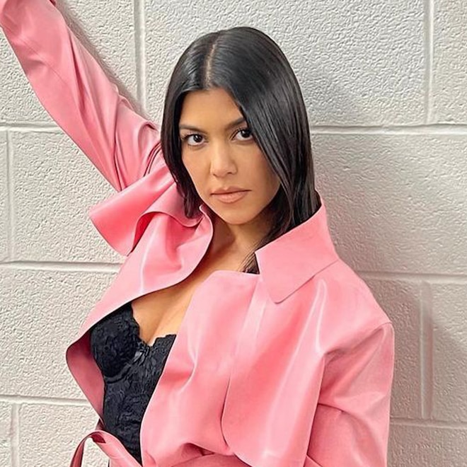 Pregnant Kourtney Kardashian Showcases Baby Bump in Elevator Selfie Pregnant Kourtney Kardashian Showcases Baby Bump in Elevator Selfie